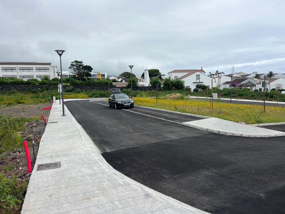 Arruamento interno pavimentado